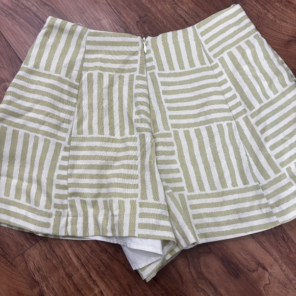 Luxxel Striped Skort in Green/White • Size S - Picture 3 of 3